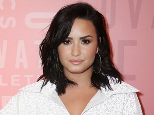Demi Lovato elhagyta az elvonót, és remekül néz ki