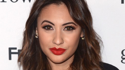 Ez a lány adta oda a veséjét Selena Gomeznek! A heget a vörös szőnyegen mutatta meg!