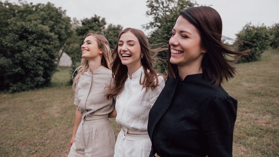 A len egy légáteresztő, antibakteriális és hipoallergén anyag, a belőle készült ruha tökéletes nyári viselet