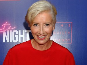 Imádjuk! A 60 éves Emma Thompson edzőcipőben a vörös szőnyegen