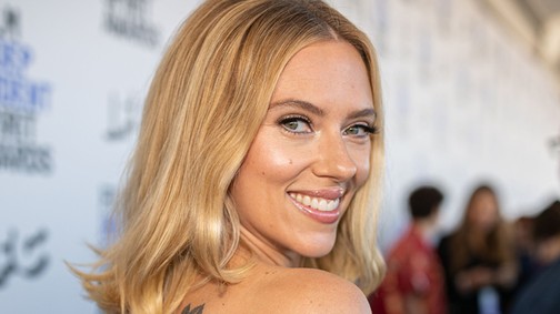 Scarlett Johansson vidám ruhájától egyből mosolyogni kezdtünk