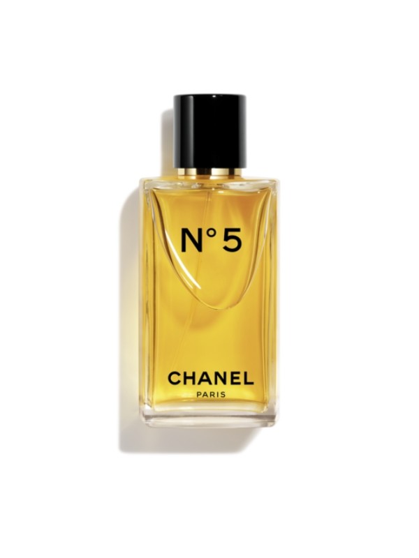 „A N°5 Eau de Toilette egy modern, absztrakt virágkompozíció, amelyet finom fás jegyei tesznek különlegessé” – vallja Olivier Polge, a Chanel ház parfümőre. Az illat az elegancia és a komplexitás tökéletes egyensúlya, amely több mint egy évszázada határozza meg a nőiesség fogalmát - N5 Eau De Toilette CHANEL 65 450 Ft/75 ml (872,66 Ft/1 ml) 