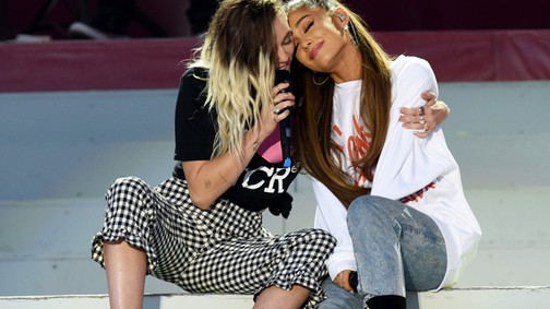 Megveheted Ariana Grande manchesteri jótékonysági koncerten viselt pulcsiját!