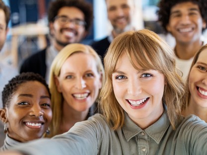 Eláruljuk, hogyan tarthatod meg hosszútávon pályakezdő kollégáidat