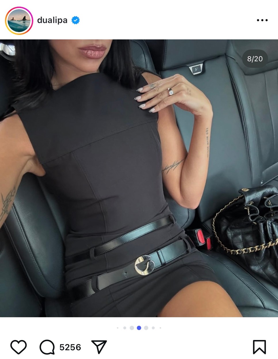 Klasszikus fekete-fehér, ennél szebb nem is lehetne!