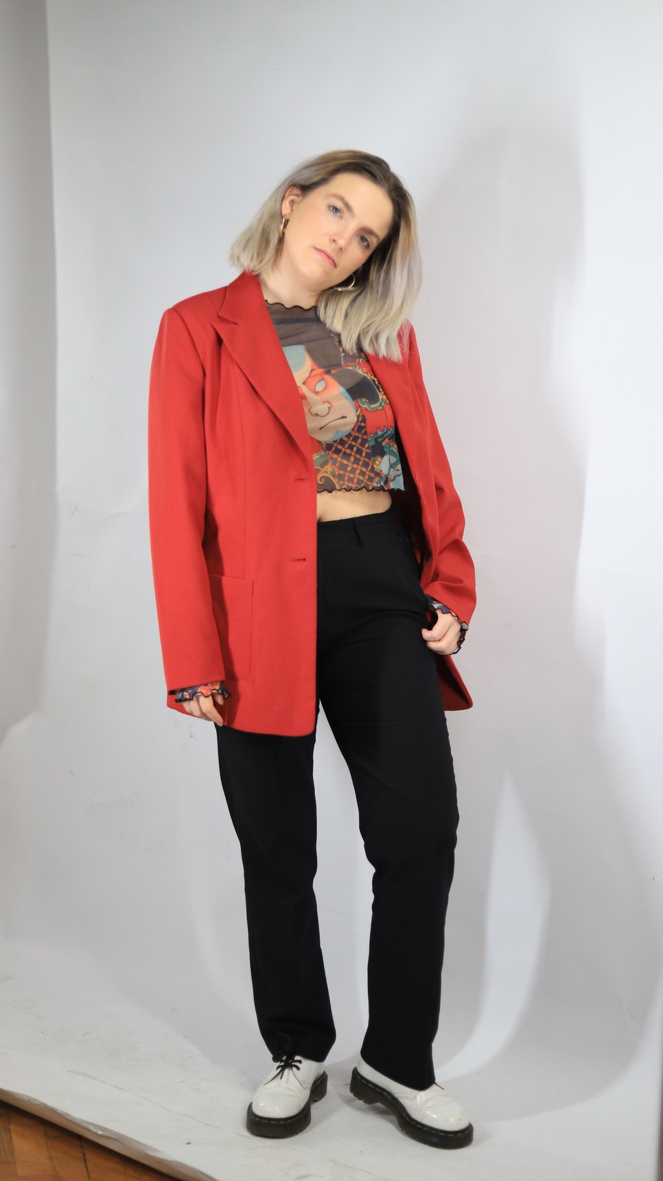 aZorka dalszerző-előadó nemcsak tehetséges, hanem az öltözködése is különleges