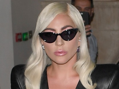 Lady Gaga a szeméremdombját is megvillantott a csupabőr dominacuccban