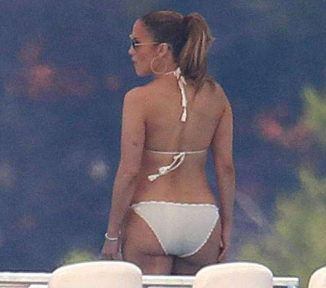 Jennifer Lopez horgolt trikiniben