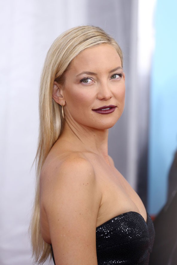 Kiegyenesített, hátrasimított hajjal a Wish I Was Here bemutatóján 2014-ben. Ez a stílus az egyik kedvencünk.