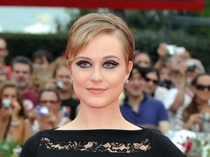 Jól áll neki a távolság!