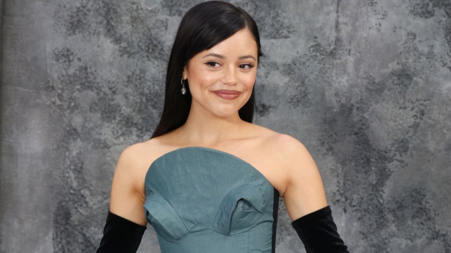 Jenna Ortega új szintre emelte a pucérruha fogalmát