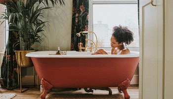 Mit szimbolizál a nyitva hagyott fürdőszobaajtó? Miért int óvatosságra a Feng Shui?