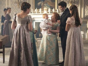 Így néznek ki a Bridgerton sztárjai a hétköznapokon, amikor senki nem látja őket