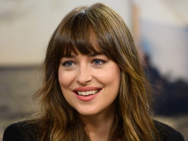 Dakota Johnson és a tökéletes frufruja diktálják idén ősszel a divatot