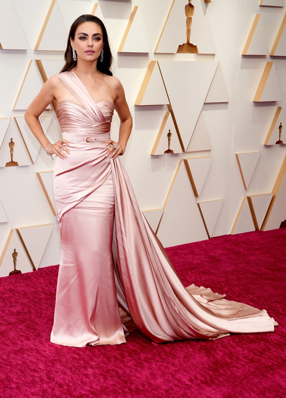 Eldobod az agyadat: Mila Kunis és Ashton Kutcher az Oscar-gála vörös szőnyegén!