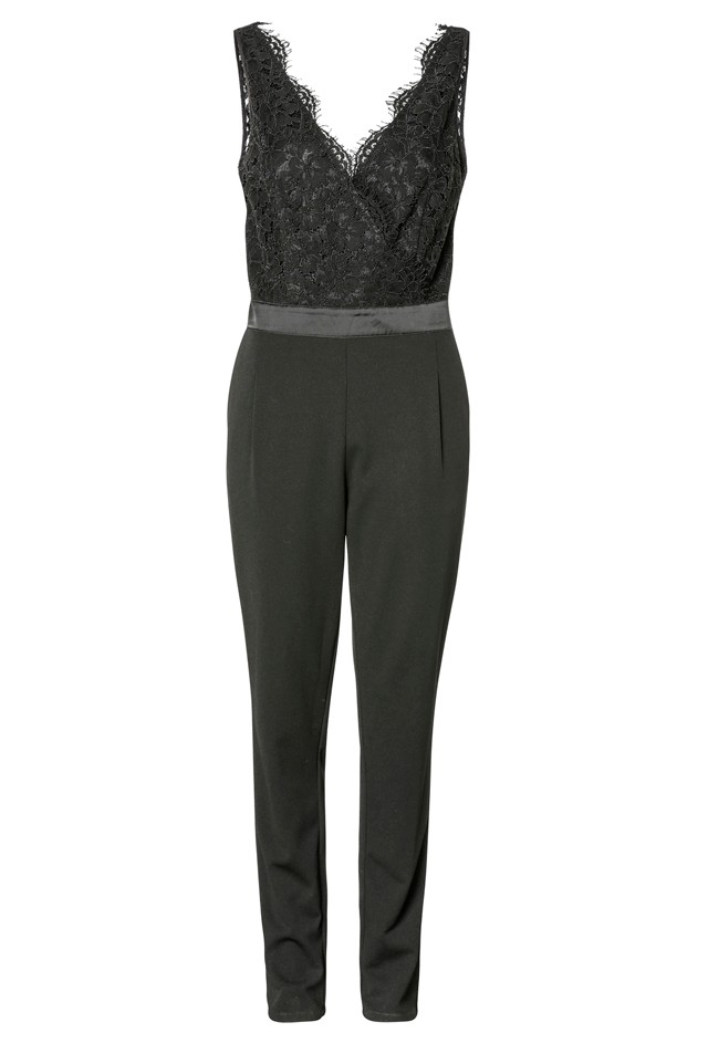 Csipkés overál: Egyszerűen csak magadra kapod és már készen is állsz az esti koktélpartira. C&A 8990 Ft