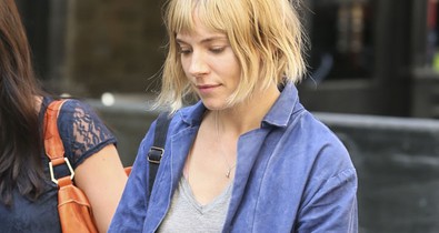 Wow! Sienna Miller frizurája durván megváltozott