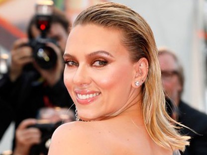 Scarlett Johansson két lábon járó szex a velencei filmfesztiválon