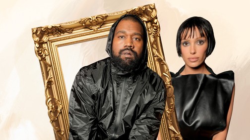 Közkívánatra: megérkezett a fotó, amin Kanye West meztelen, Bianca Censori pedig nyakig felöltözve áll mellette