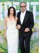 31 év - Jeff Goldblum az edzőteremben ismerte meg feleségét, a volt olimpikont, Emilie Livingstont. 2014 novemberében házasodtak össze, és alig egy évvel később, 2015 júliusában megszületett első fiuk, Charlie. Második fiuk, River, 2017 áprilisában jött a világra.