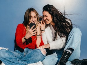 A digitális világ alapjaiban megrengette, kiben bízhatunk meg, már a barátságok sem a régiek