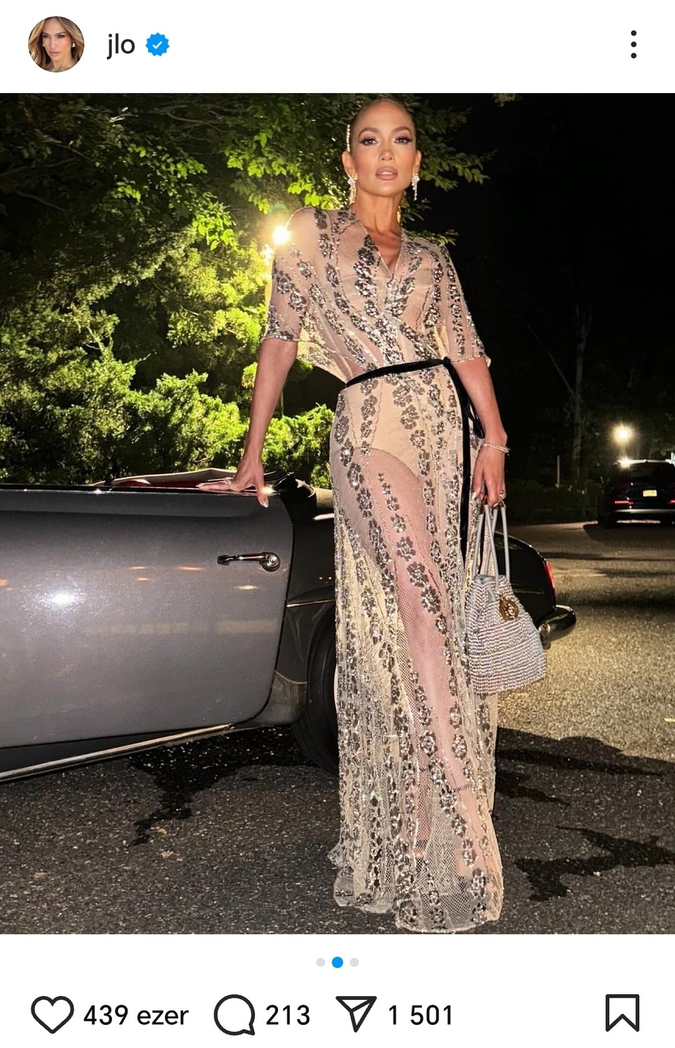 Jennifer Lopez egy átlátszó Dior ruhában tündököl