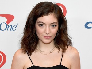 Hoppá! A legzárkózottabb sztár bikinis szelfivel jelentkezett