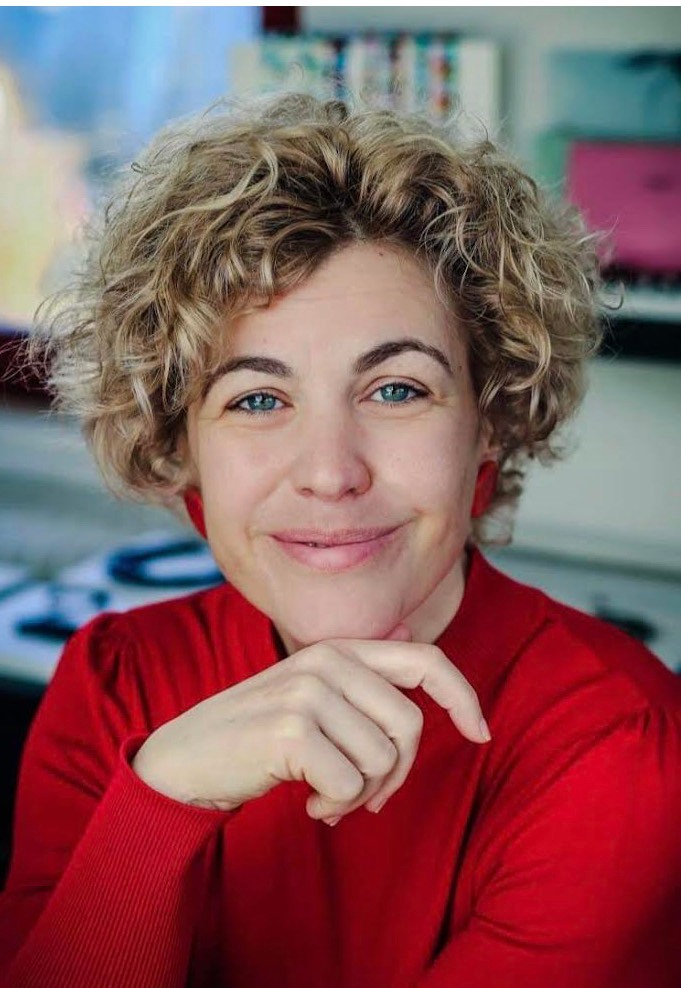 Faludi Gabriella üvegékszerei a női lét sokszínűségét és esszenciáját tükrözik.