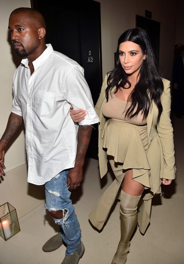 Rihanna divatbuliján egy peplumos ruhában jelent meg, ez sem volt az igazi