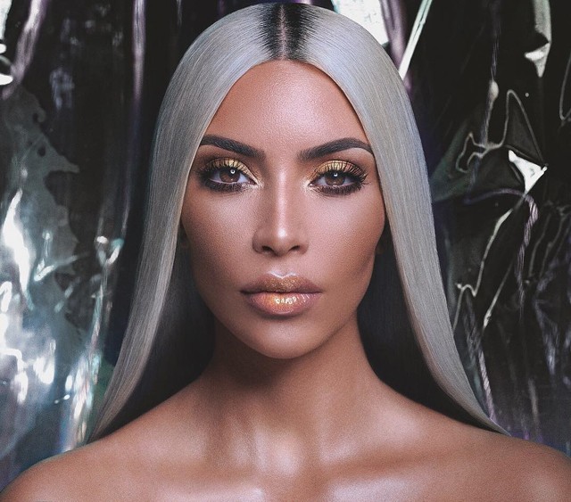 Kim Kardashian olyan gyönyörű, hogy Kanye le sem bírta venni róla a szemét!