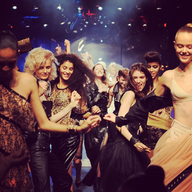 Boldog Jean Paul Gaultier lányok.