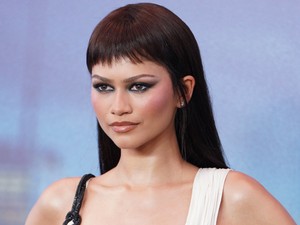 Zendaya istennőként pózolt Tom Holland mellett, különleges darabba bújt a színésznő