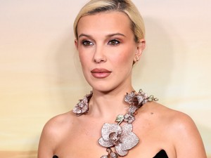 Millie Bobby Brown pucérruhája láttán elakad a szavad, arcpirító szettben tündökölt a színésznő 