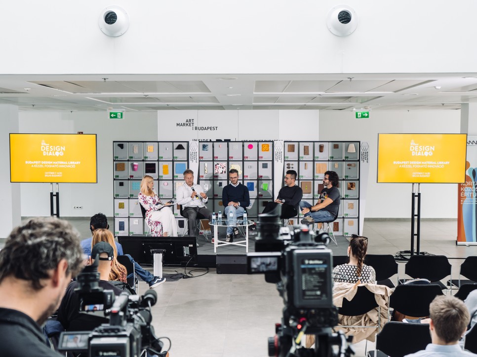 Nagyon fontosak az anyaginnovációk, ezért is hozott létre az MDDÜ és a MOME egy virtuális és fizikai anyagkönyvtárat, amiben a designerek könnyedén kereshetnek az eltervezett tárgyhoz megfelelő alapanyagokat