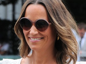 Katalin hercegné húga meztelenruhában tűnt fel a Forma-1-en, Pippa Middleton csak úgy ragyogott