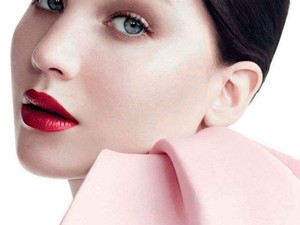 Jennifer Lawrence a millió dolláros Dior-bébi