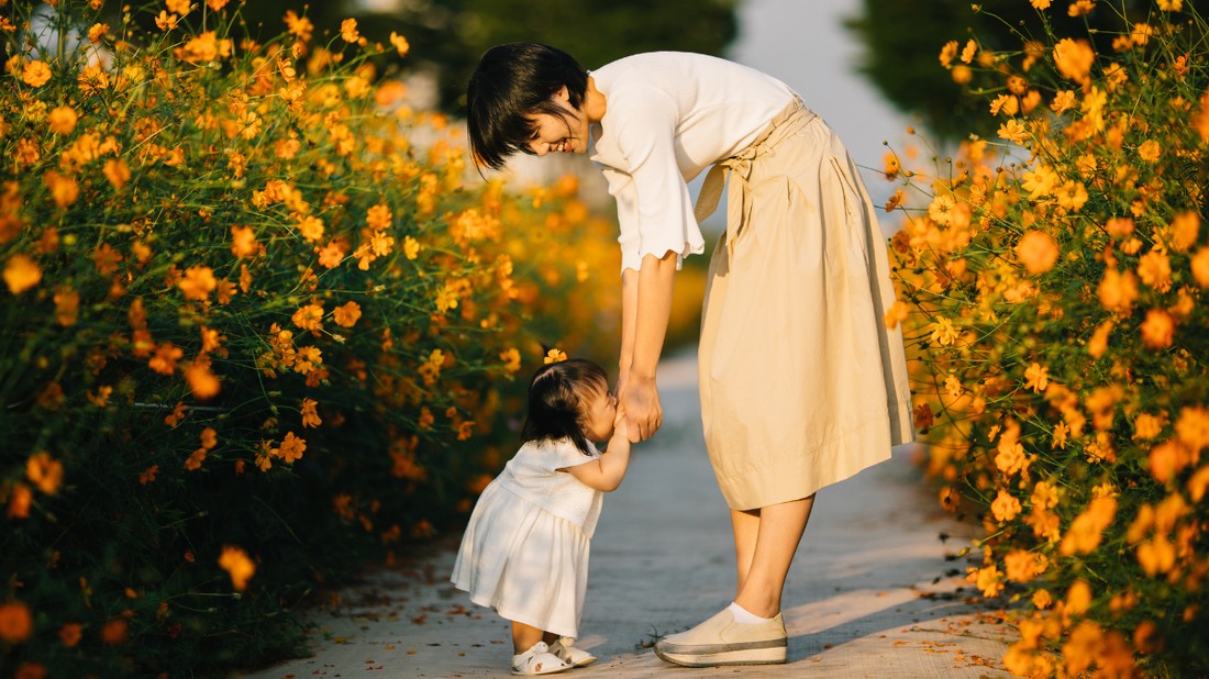 Szerzőnknek tavaly született gyermeke, most elmeséli, mennyi kéretlen és tolakodó tanáccsal látták el rokonok, ismerősök és ismeretlenek