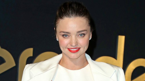 Miranda Kerr a létező legrövidebb ruhában partizott