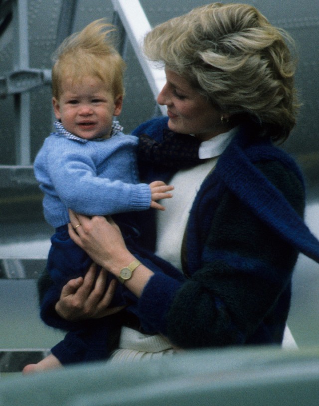 Ilyen cuki lesz Meghan és Harry gyermeke: sosem látott babakori fotók kerültek elő a hercegnéről