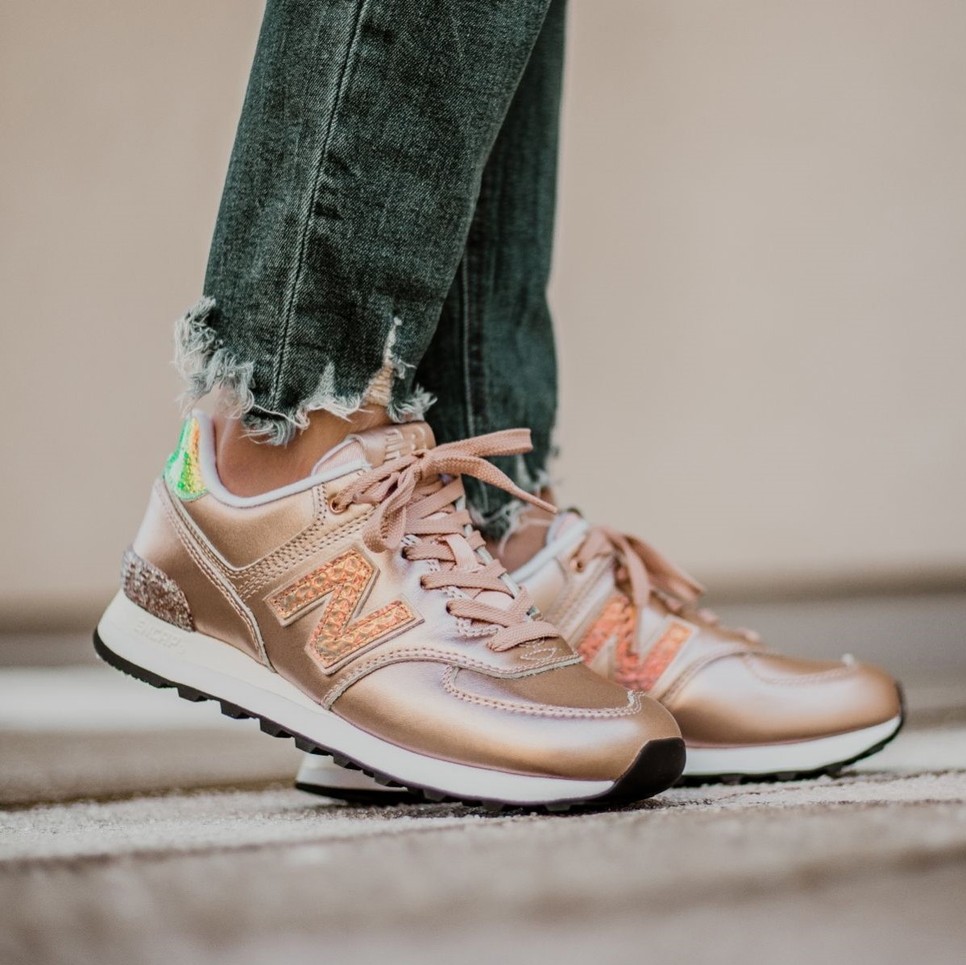 NIKE New Balance 574, 31 990 Forint, GLAMOUR-napokon 25 592 Forint.