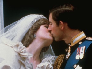 Diana hercegné tudta nélkül készült egy másik ruha is az esküvőjére, félelmetesen gyönyörű volt