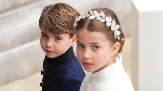 Olvadásveszély: Lajos herceg és Sarolta hercegnő összeöltöztek, és ennél nem látsz ma édesebbet