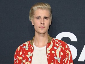 Justin Bieber úgy pózolt a letartóztatásakor, mintha címlapfotó készülne róla