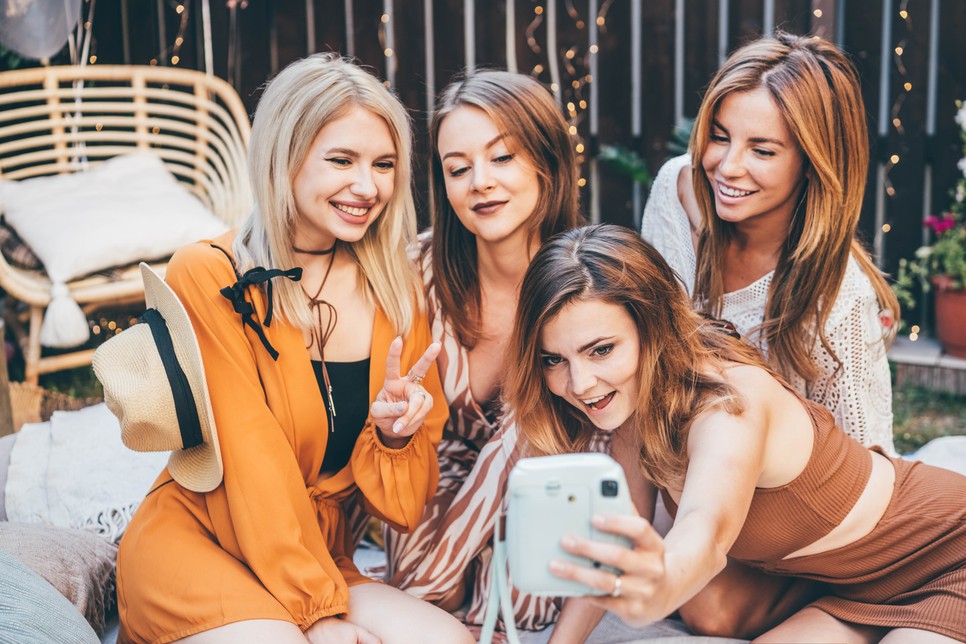 Nyelvtudásban talán nem mi vagyunk a legerősebbek a külföldi férfiak szerint, viszont jól ápoltnak, intelligensnek, és gondoskodónak tartanak minket