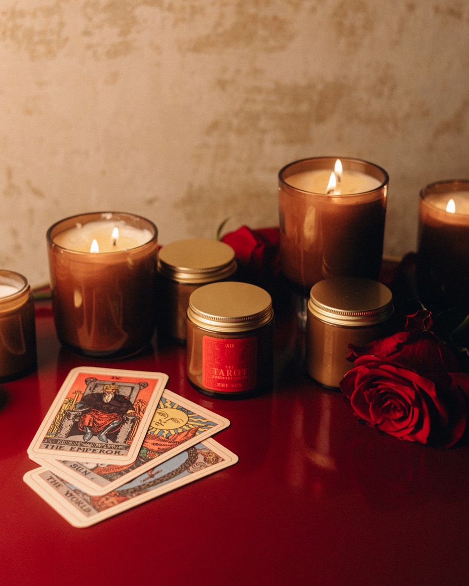 A Tarot névre hallgató kollekció egy bátor kikacsintás a tarotkártyavetés misztikus világa felé