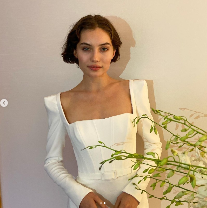 „Korlátozott információk alapján nem lehet feltételezéseket leszűrni, hiszen akkor elmegyünk amellett, mennyire bonyolult is a helyzet” - magyarázkodott Dylan a posztja után, majd hozzátette, hogy akik ismerik, azok tudják, hogy milyen ember valójában. 