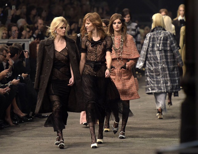 Rómában Párizs? Naná! A Chanel 2016-os őszi kollekciójával lehetséges