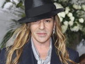 Ital, drog, divattervezők - a Galliano-botrány és a kommentárok