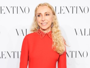 Gyász! Meghalt minden idők egyik legnagyobb divatszerkesztője - 5 ok, amiért ismerned kell