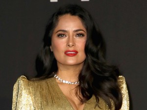 Salma Hayek csodálatos aranyszoborrá változott
